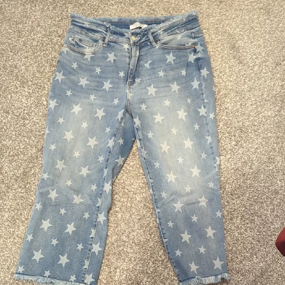 Judy Blue Starry Light Blue Cropped Jeans - Picture 1 of 3
